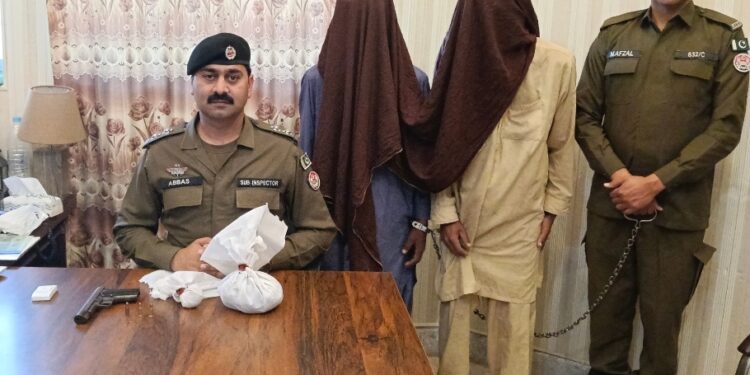 لیہ پولیس کی کارروائی، 1120 گرام چرس اور ناجائز پسٹل برآمد، دو ملزمان گرفتار