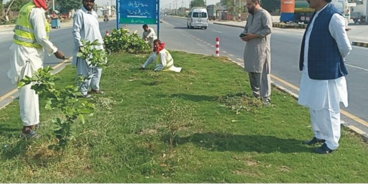 لیہ: اوپن ڈور پالیسی کے تحت شہریوں کے مسائل سنے گئے، فوری حل کے لیے ہدایات