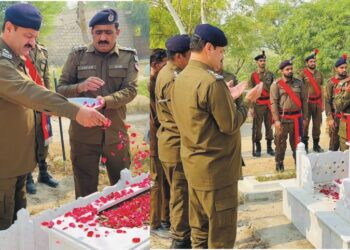 لیہ پولیس کی جانب سے ہیڈ کانسٹیبل عبد الستار شہید اور پولیس رضاکار عبد الغفار شہید کو خراجِ عقیدت، برسی کے موقع پر پولیس دستے کی سلامی
